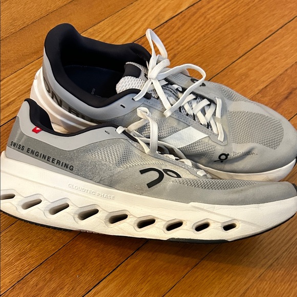 On Running Women's Light Gray Sneakers - Picture 3 of 7